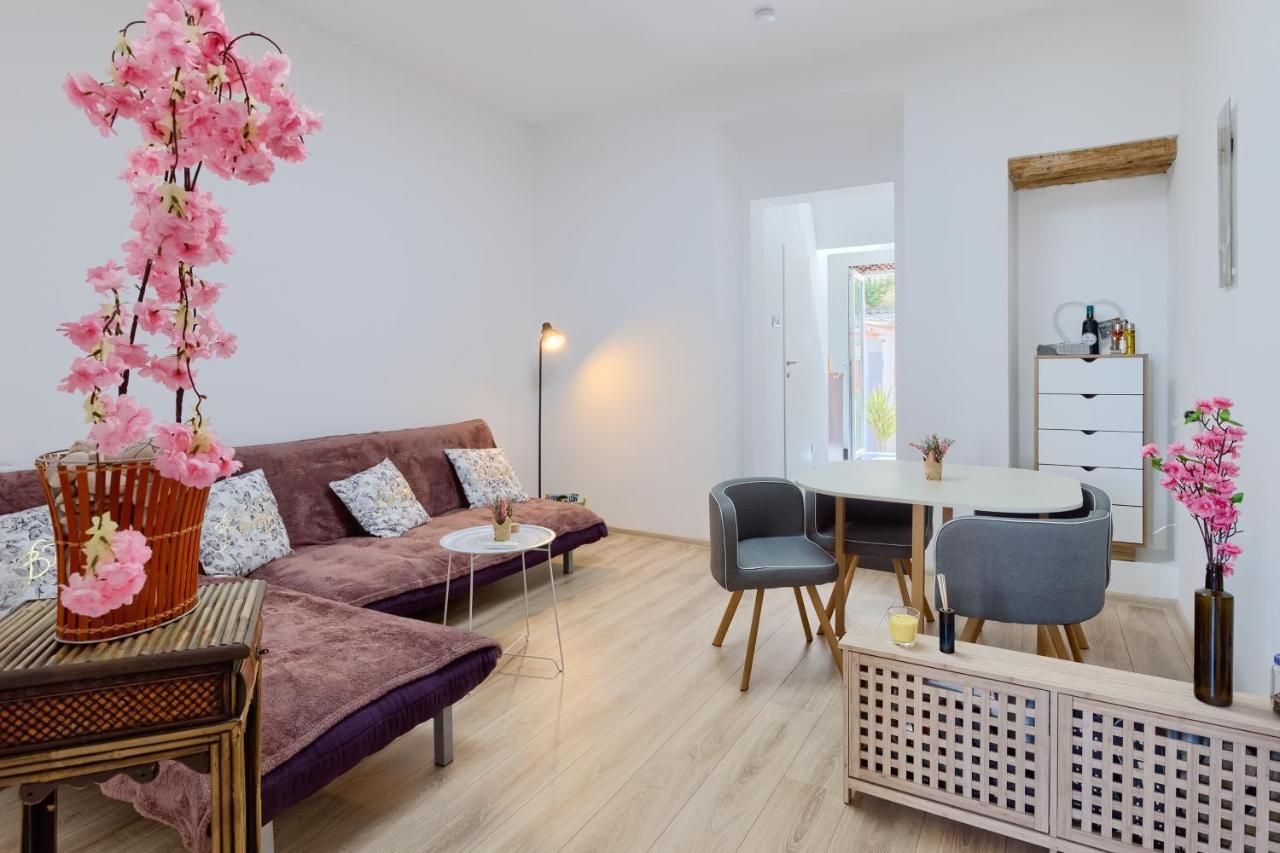 Large In Centre Pula! Appartement